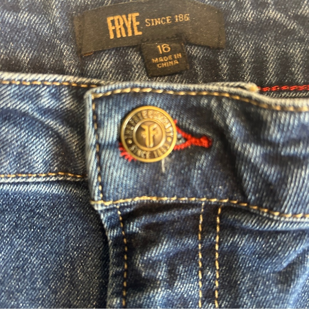 Frye Women’s Jean Shorts Size 16 – Dark Wash Denim, Raw Hem, Stretch Fit - Picture 8 of 10